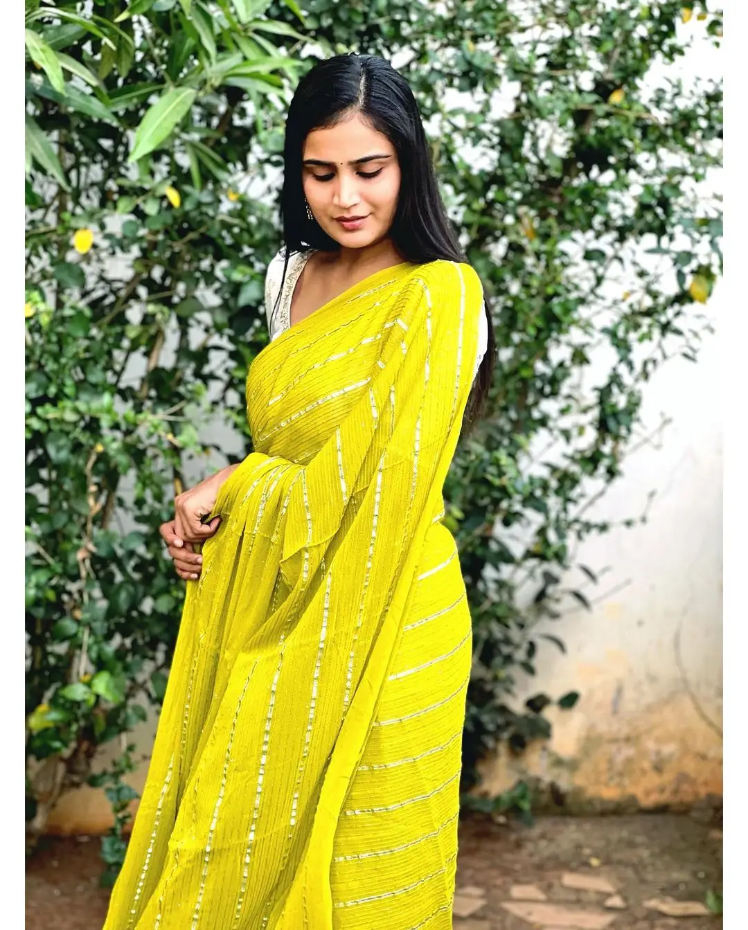 INDIAN GIRL KAVYA SHREE IN TRADITIONAL GREEN SAREE WHITE BLOUSE 4